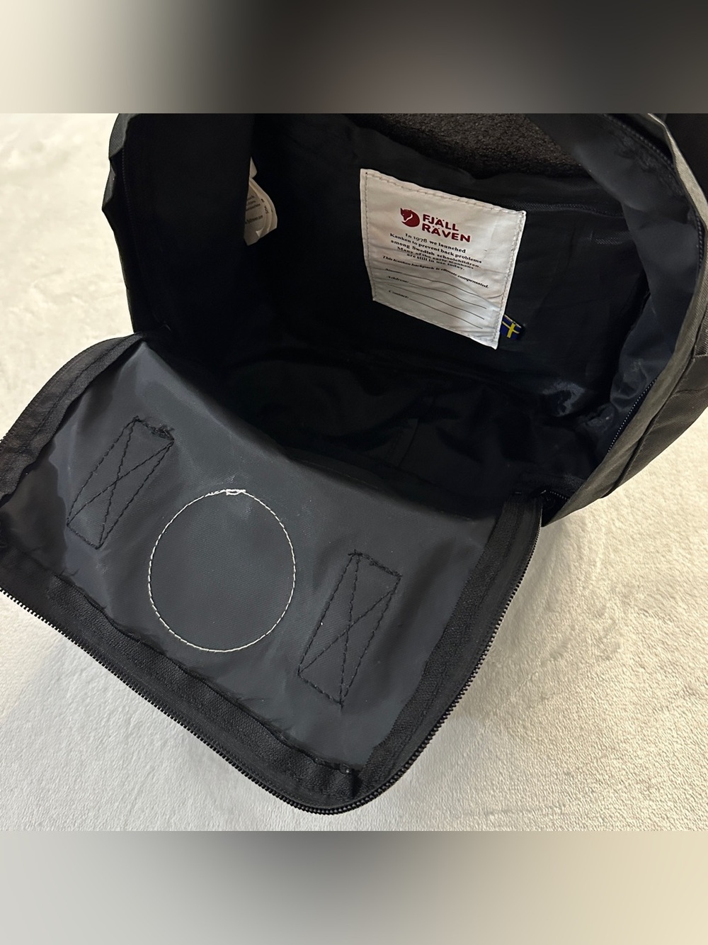 FJALLRAVEN KÅNKEN black mini backpack white red arctic fox logo - Picture 5 of 8